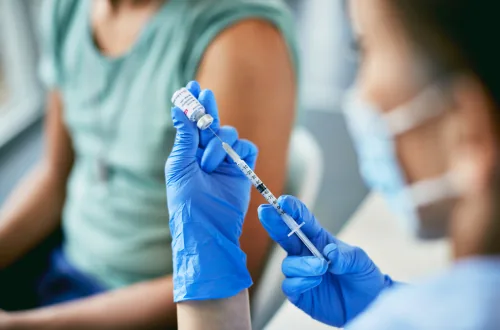Convenient Home Healthcare in Dubai: Blood Tests, Full-Body Checkups, and Injections at Your Doorstep