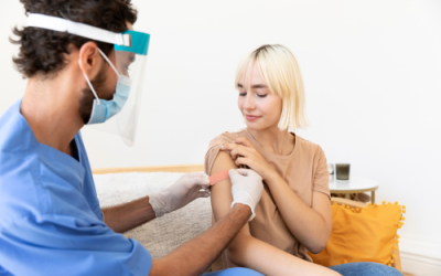 خدمة الحقن في المنزل مقابل زيارات العيادة: أيهما أفضل؟