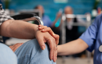 الدعم في كل خطوة: لماذا تُعد خدمات دعم المرضى عنصرًا أساسيًا في الرعاية الصحية المنزلية